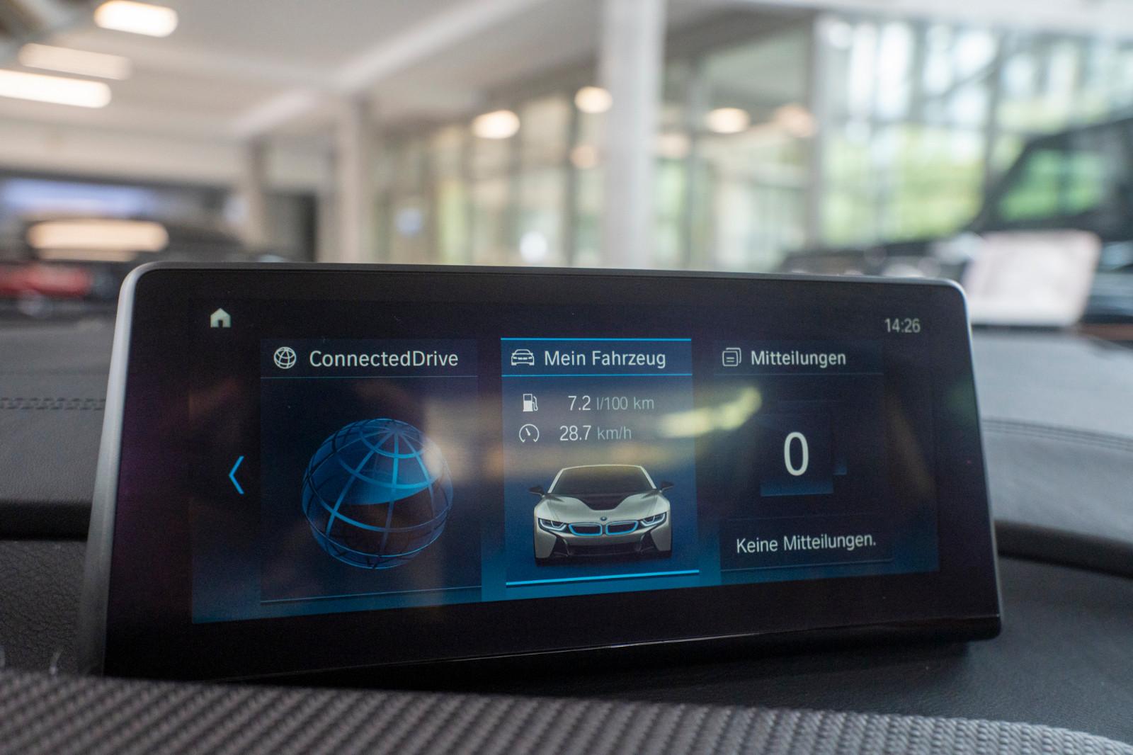 BMW i8 Roadster*HUD*H&K*LASER*CARBON