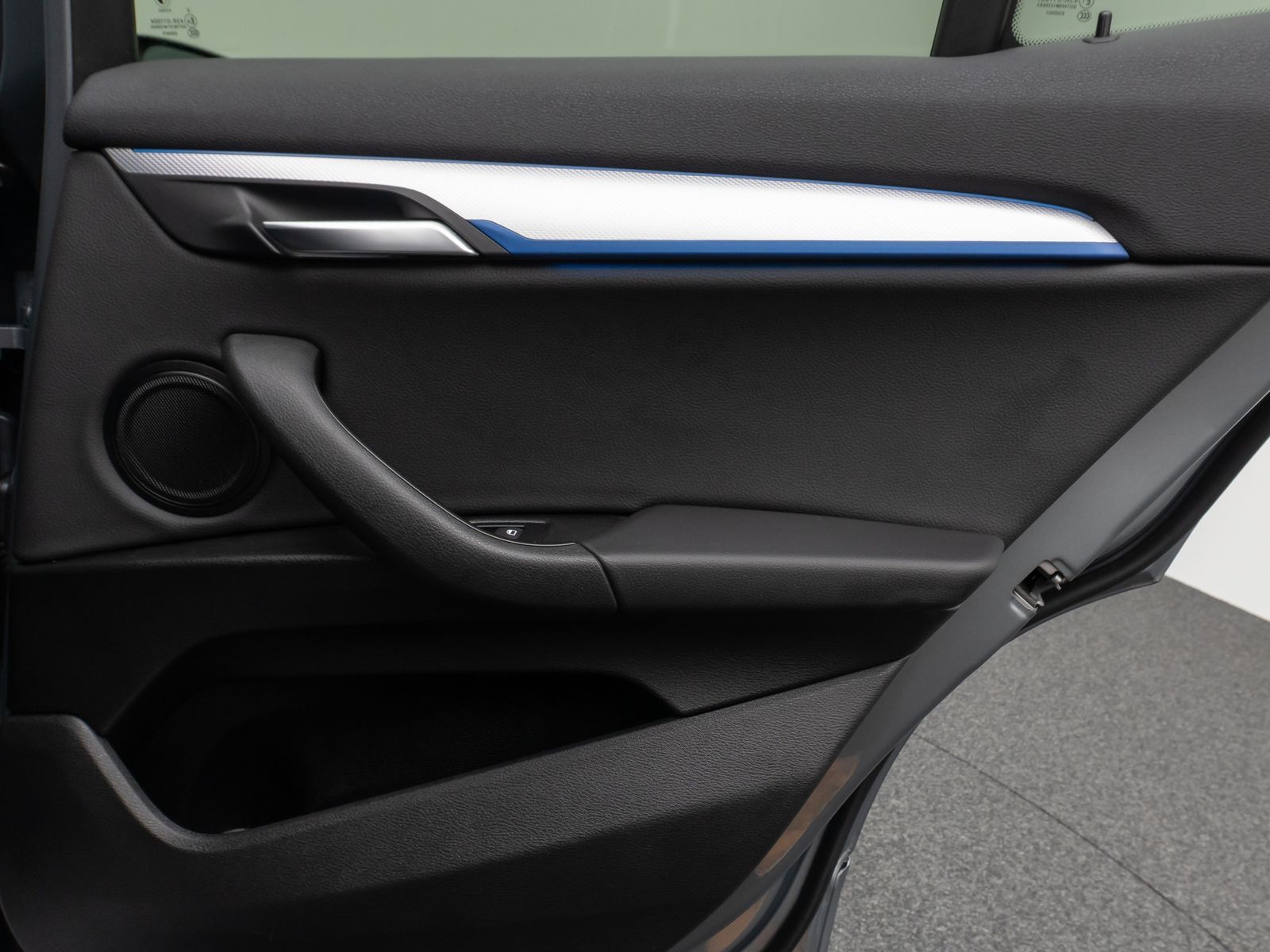 Fahrzeugabbildung BMW X2 xD25e M Sport HUD DAB HiFi LED Alarm 20Zoll