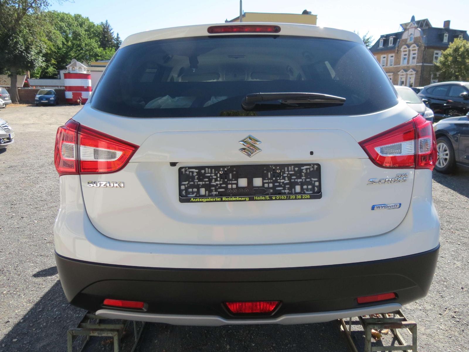 Suzuki SX4 S-Cross Club Automatik   Erst 43300  SR+WR  
