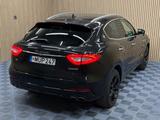 Maserati Levante Benzin 3.0 V6 257kW GRANLUSSO 4x4 Au... - schwarze Maserati Levante