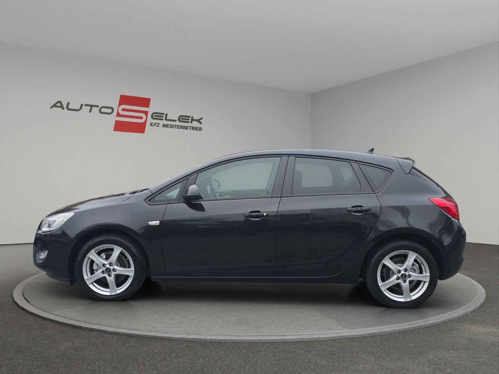 Fahrzeugabbildung Opel Astra J Lim. 5-trg Design Edition Klima Tempomat