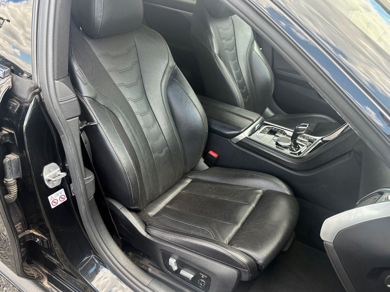 Fahrzeugabbildung BMW M850i xDrive GC M SPORTPAKET Navi Leder HUD 360
