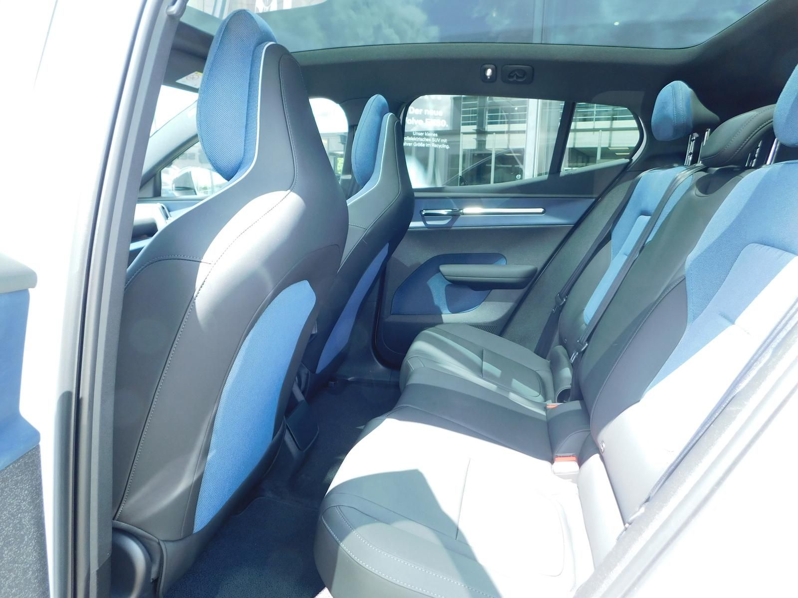 Fahrzeugabbildung Volvo EX30 Single Motor Extended Range Ultra