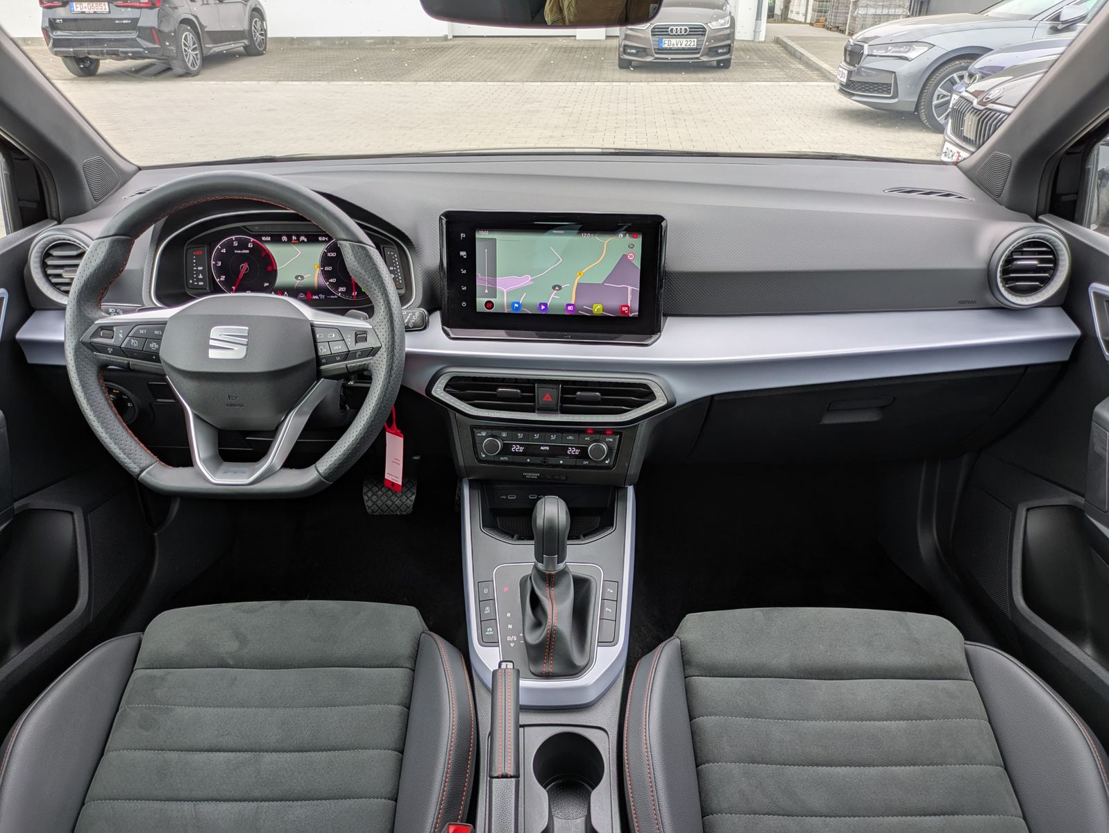 Fahrzeugabbildung SEAT Arona 1.5 TSI FR DSG AHK*ACC*LED*APP*DAB*KAMERA