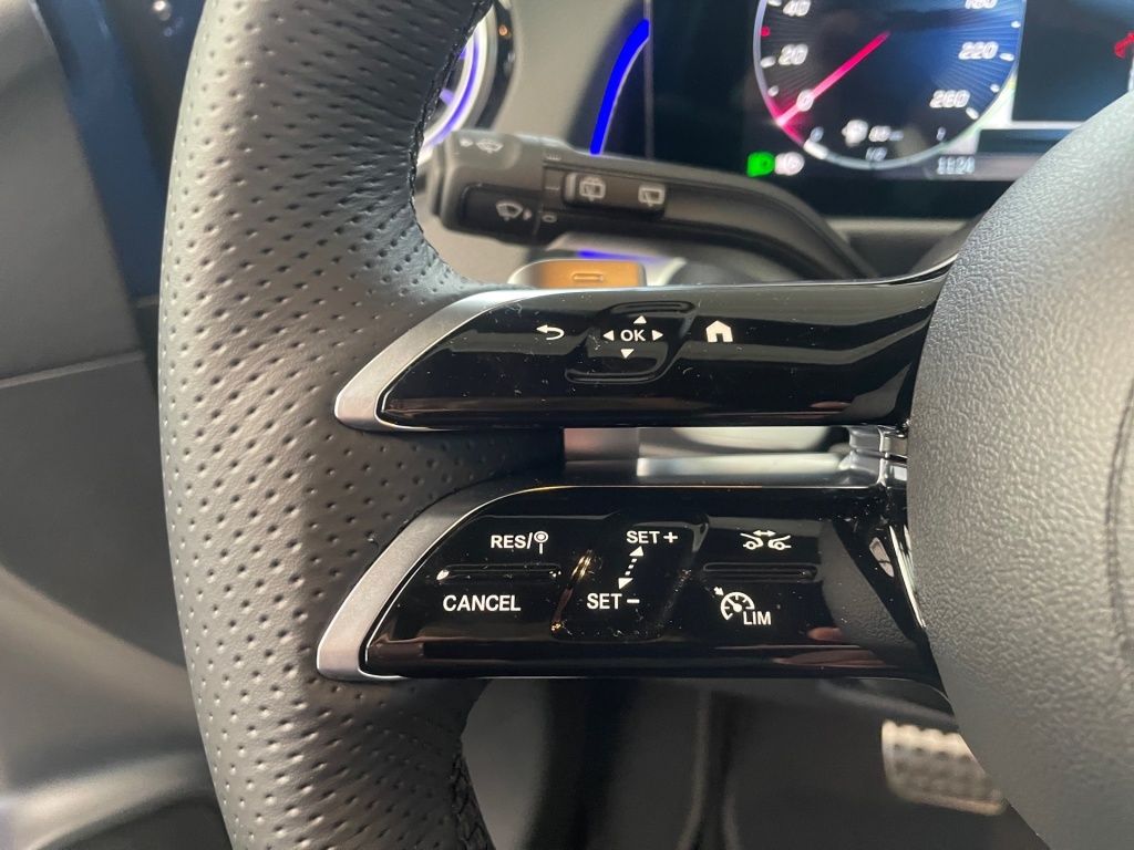 Fahrzeugabbildung Mercedes-Benz GLB 200 d 4MATIC 360 AHK AUT DynLicht Kam. LED