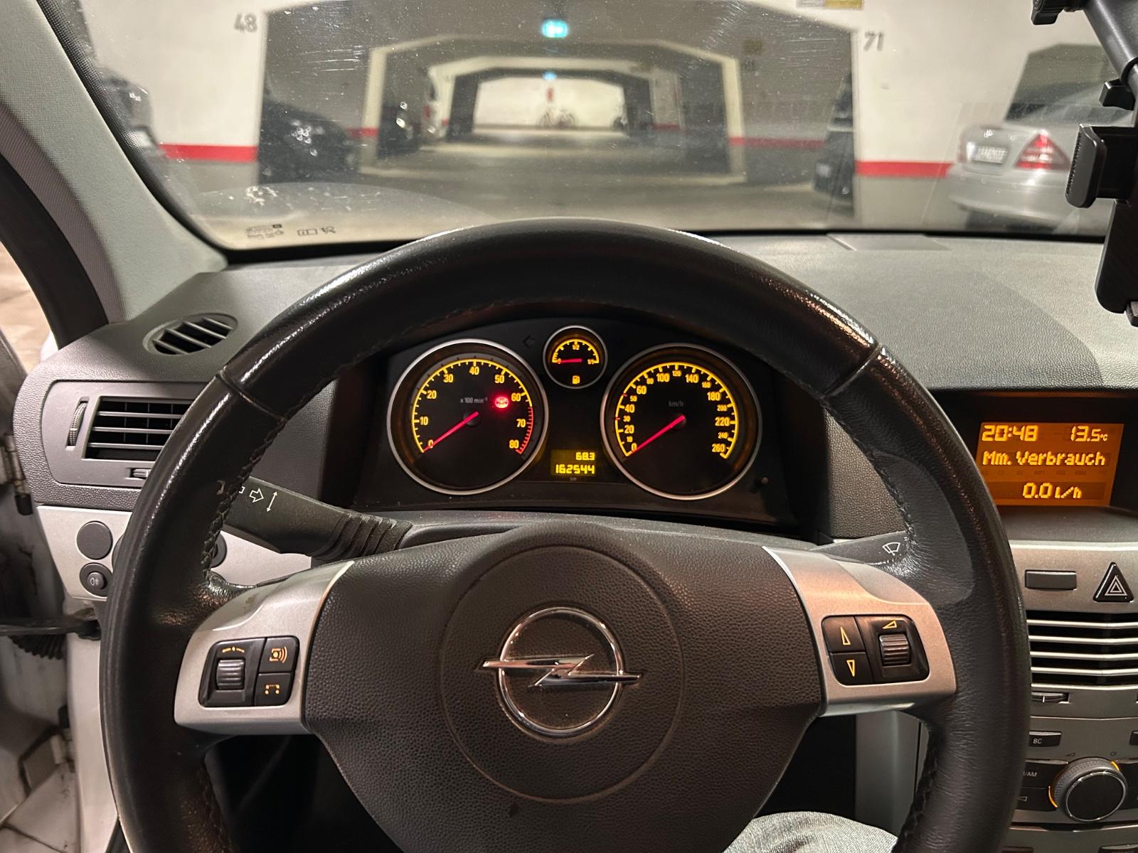 Opel Astra 2009 — photo 10