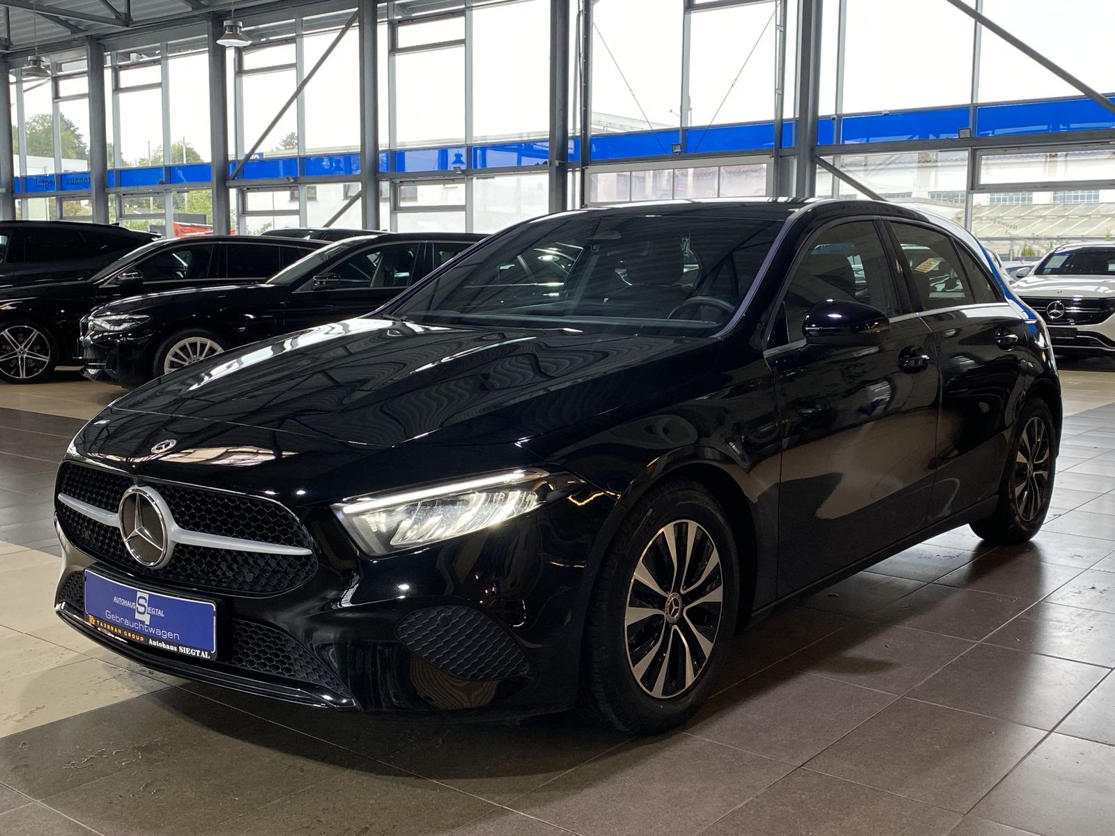 Mercedes-Benz A 180 Mild-Hybrid*Distr.+*Navi*R.Cam*PDC*DAB*LED imagem 3