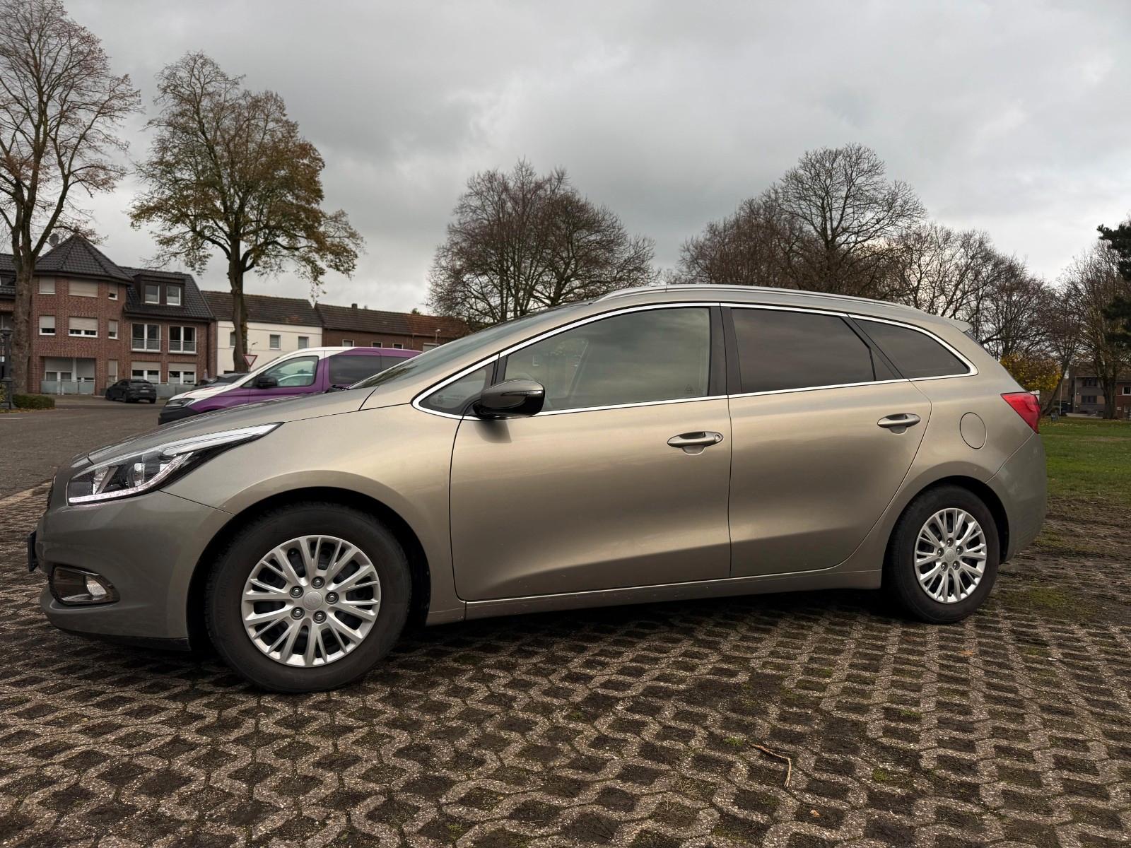 Kia cee'd Sportswagon 1.6 GDI Vision Sportswagon...
