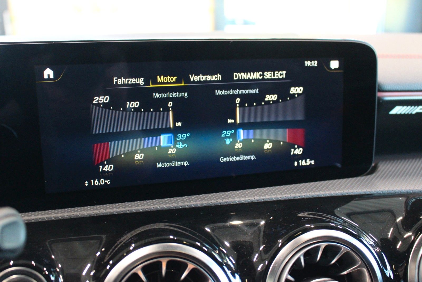 Fahrzeugabbildung Mercedes-Benz CLA 35 AMG 4Matic 1. Hand*Pano*Ambiente*MWST