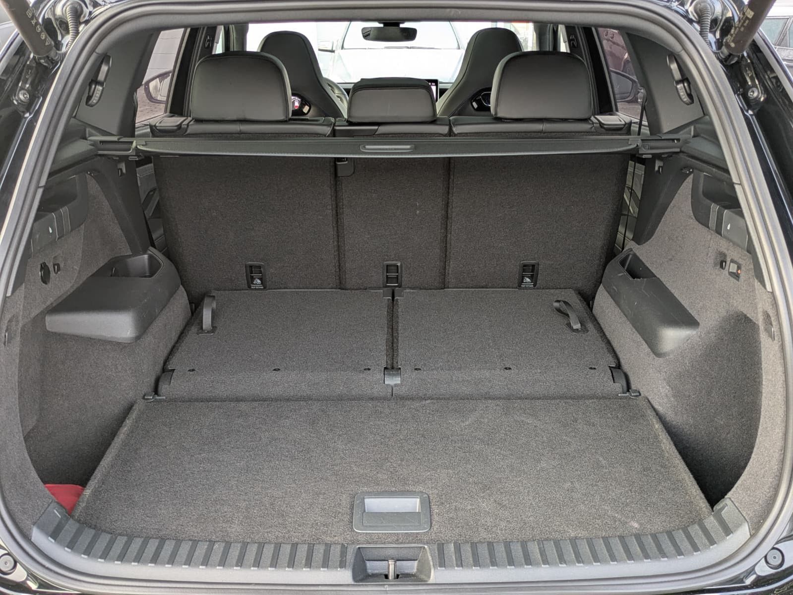 Fahrzeugabbildung Volkswagen Tayron 2.0 TDI 4M R-Line BLACK*7Si*MATRIX*PANO