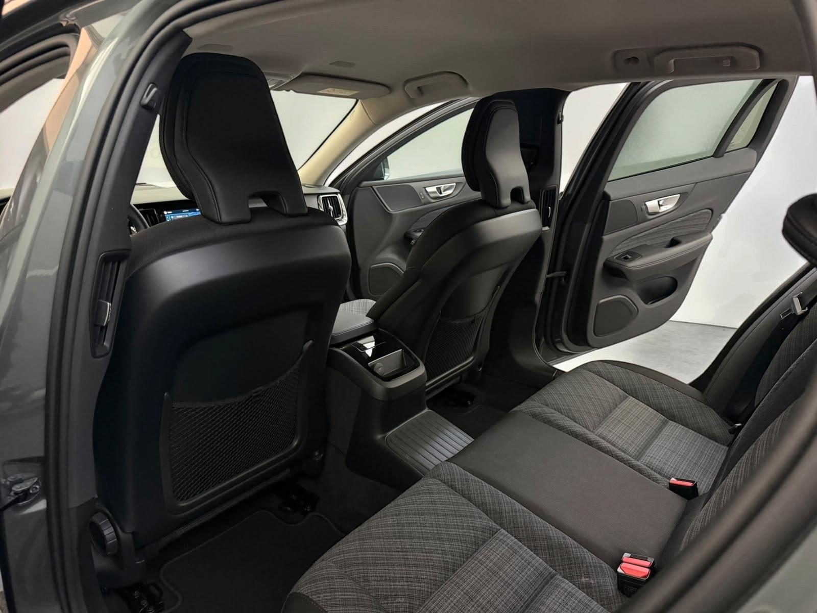 Volvo V60 Kombi Core Hybrid AWD*ACC*AHK*LED*KEYLESS