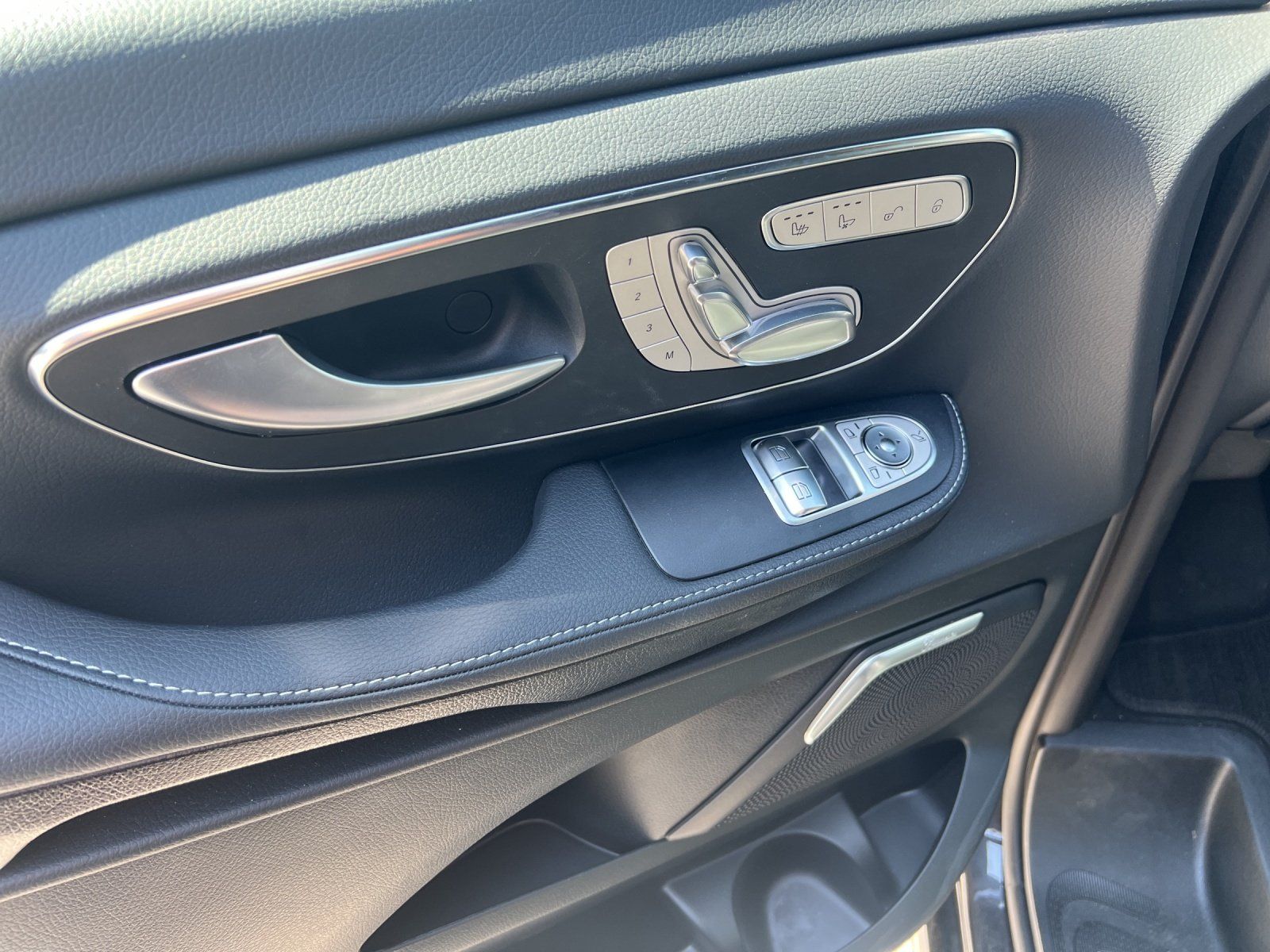 Fahrzeugabbildung Mercedes-Benz V 250 d 4M AVG/Lang AMG elHeck AHK Standhz MLED