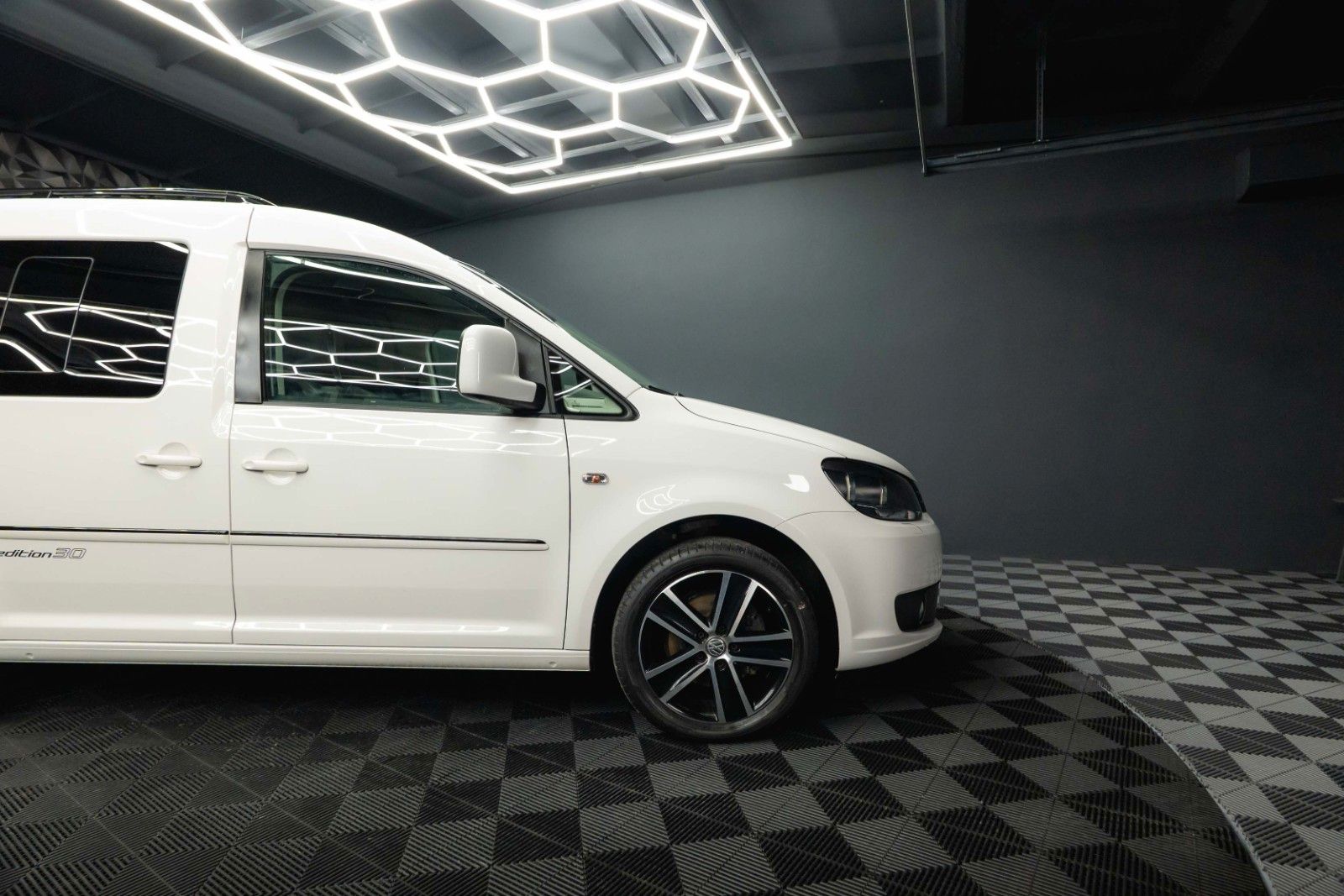 Fahrzeugabbildung Volkswagen Caddy 1.6 TDI DSG Edition 30 Sport | Alcantara