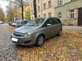 Opel Zafira b 1.8 Tüv 12/26 AHK 7 Sitze Xenon - Opel Zafira Gebrauchtwagen in Dresden