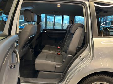 MYAUTOCENTER – Gebraucht- und Jahreswagen mit Werkstattservice in Pfaffenhofen Volkswagen Touran Comfortline BMT *1.HAND*AHK*TEMPO*KLIMA*