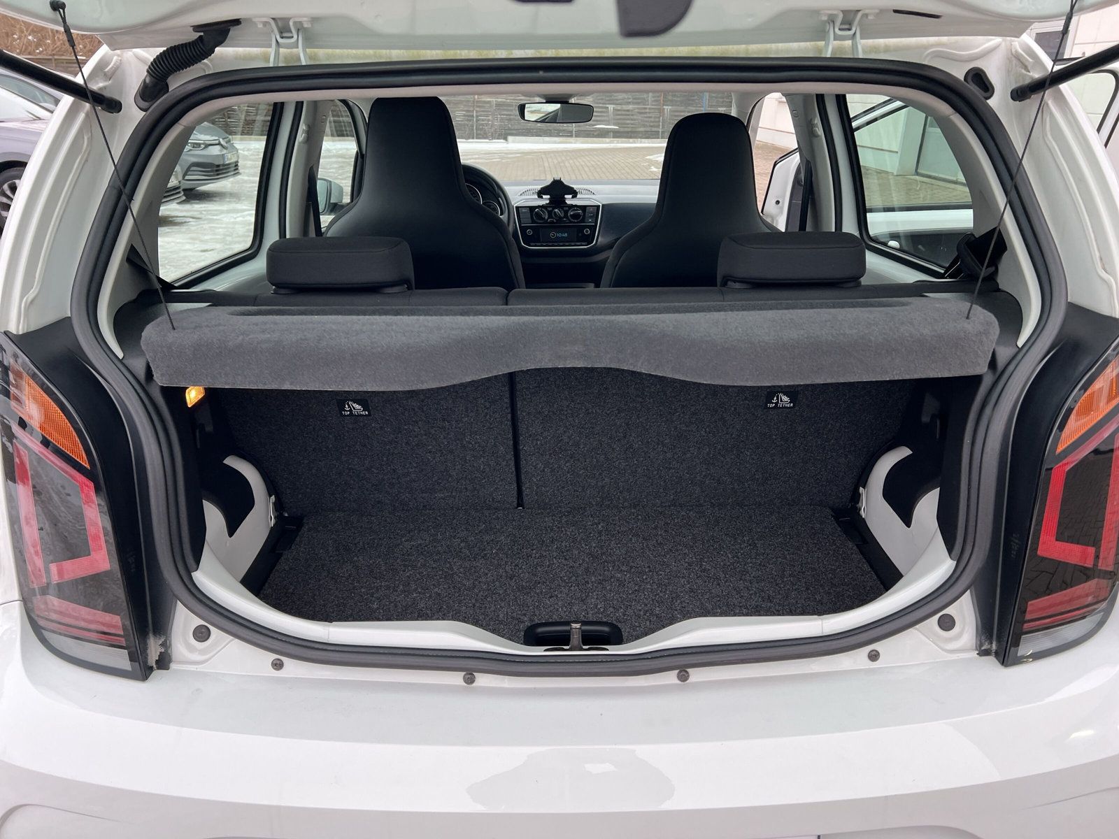 Fahrzeugabbildung Volkswagen up! 1.0 move up! 5-TÜREN KLIMA DAB+