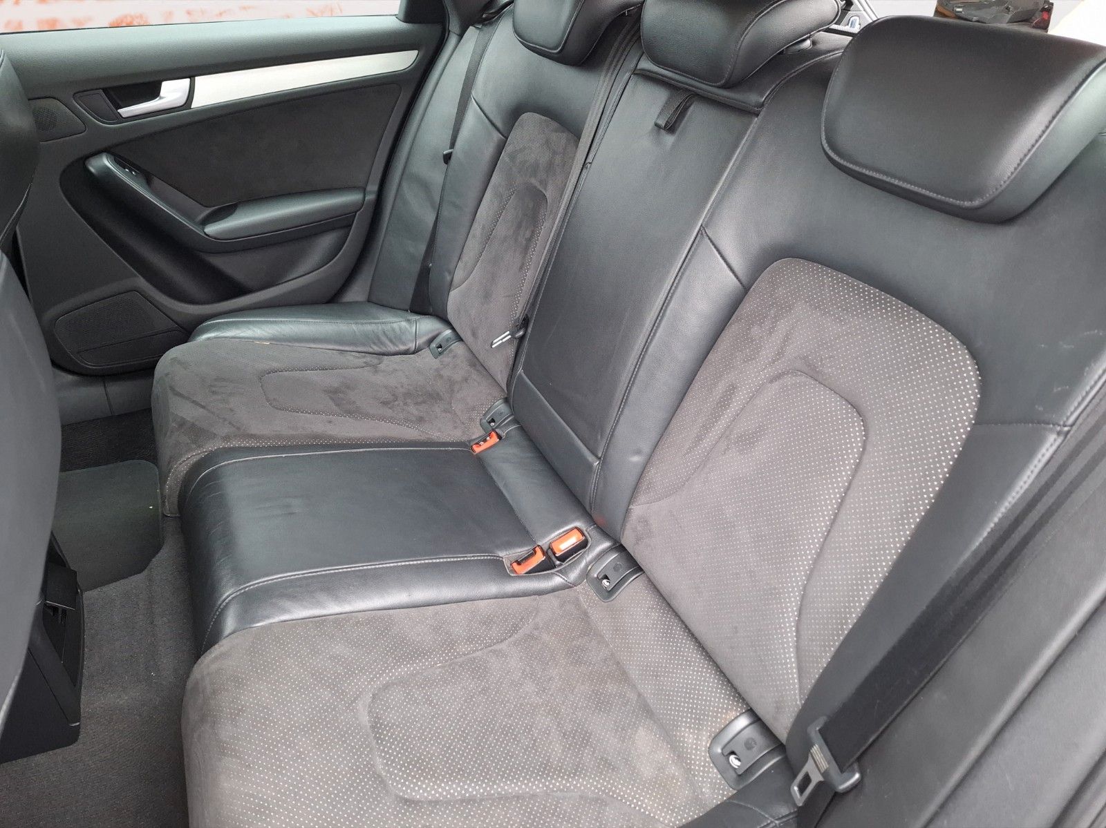 Fahrzeugabbildung Audi A4 Avant S line Sportpaket / plus ! TÜV NEU !