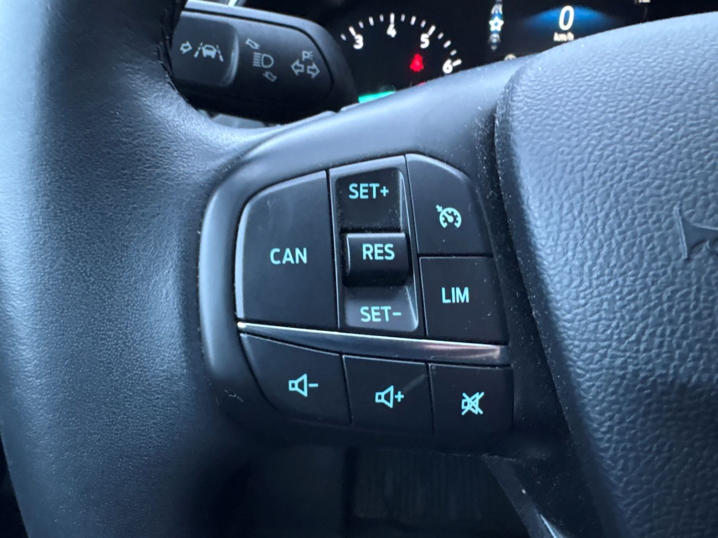 Fahrzeugabbildung Ford Focus Turnier Titanium VerkehrszeichenERK Kamera