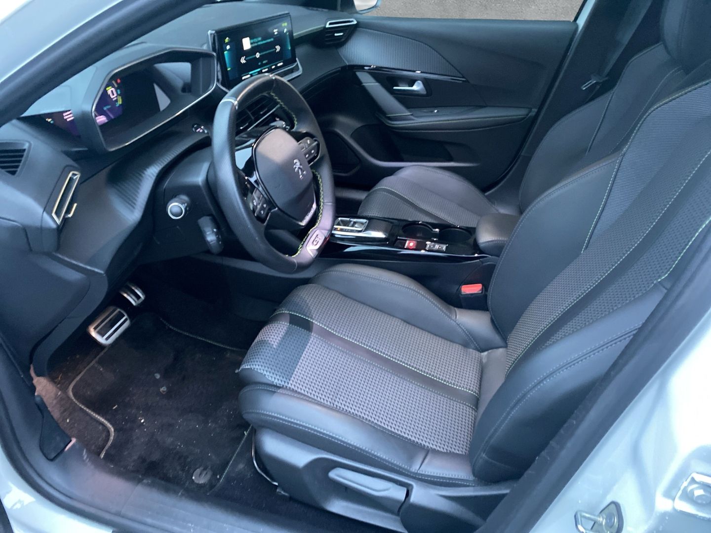 Fahrzeugabbildung Peugeot 208 e- GT Elektromotor 136 *Navi*Kamera*Sitzheiz