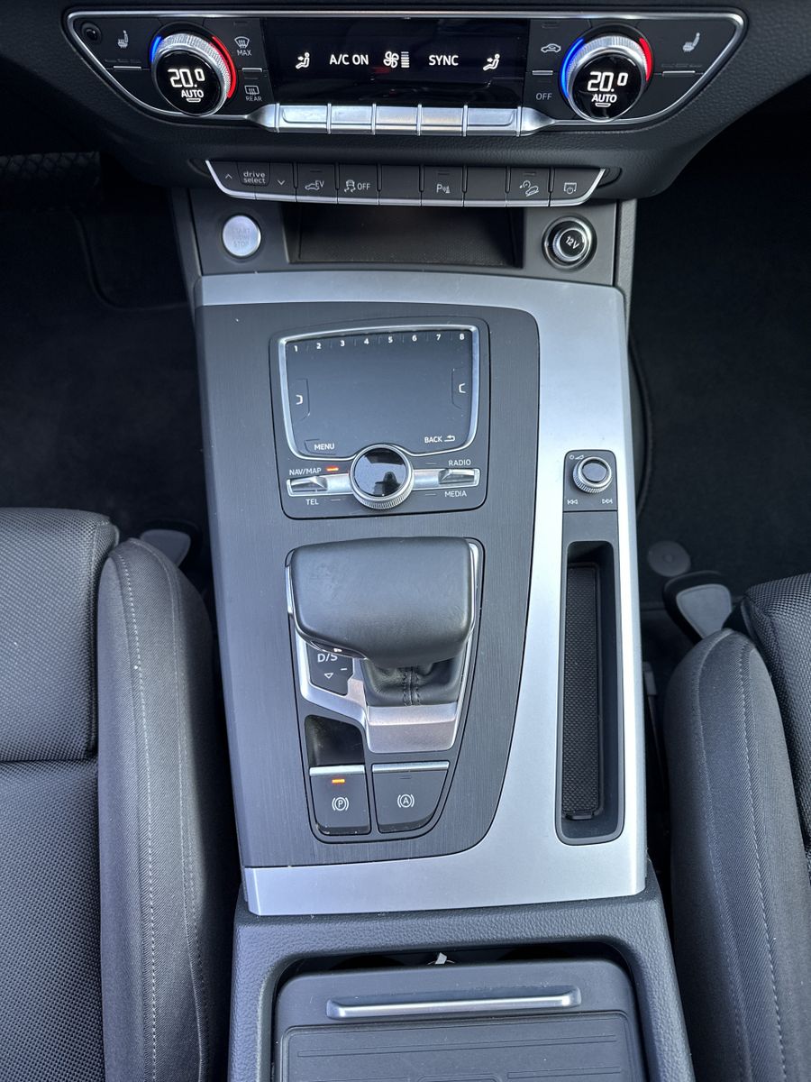 Fahrzeugabbildung Audi Q5 55 TFSI e Quattro S-Line NAV+LED+AHK+ACC+20ZO