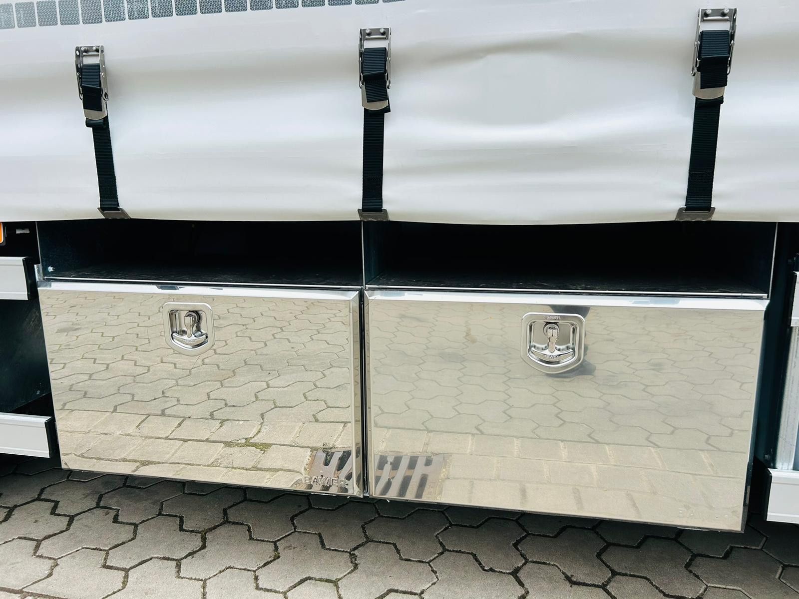 Fahrzeugabbildung Volvo FH 500 8x2 Arbeitsbühnen Transporter LBW 9t