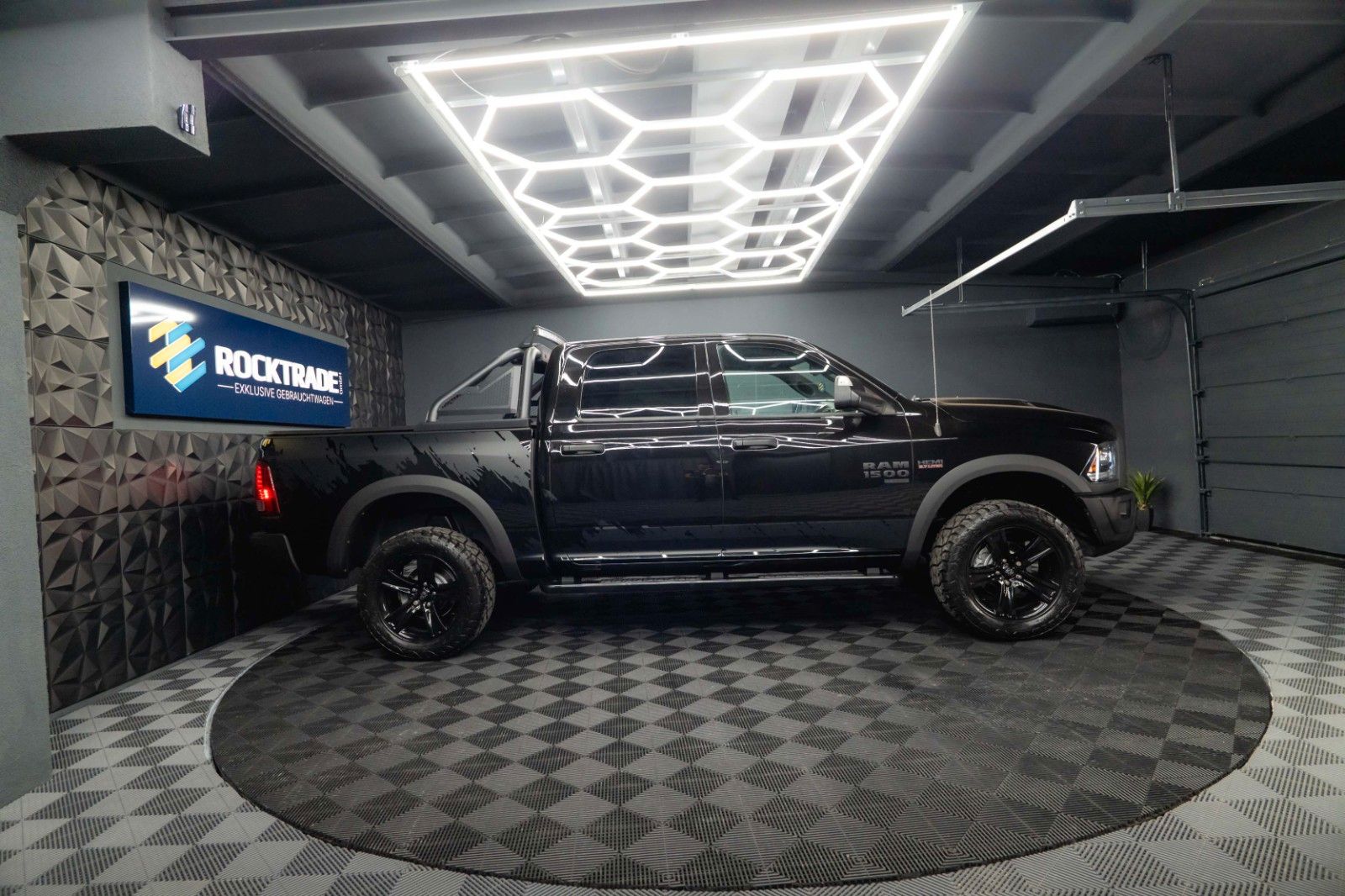 Fahrzeugabbildung Dodge RAM 5.7 V8 HEMI 4x4 Sport OFFROAD Night WARLOCK
