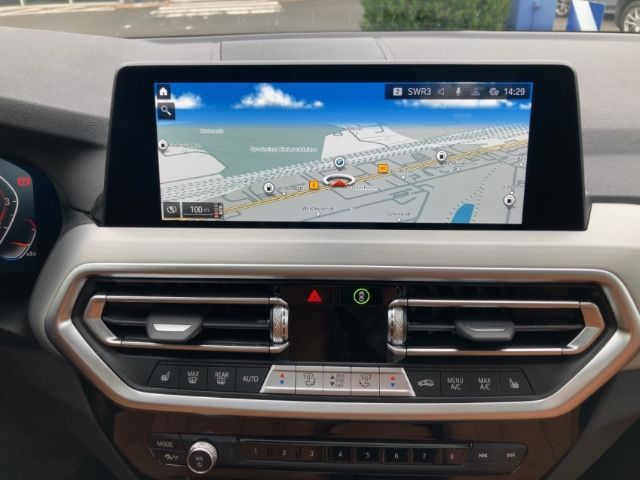 BMW X3 xDrive 20i HUD StandHZG El. Panodach Panorama foto 10