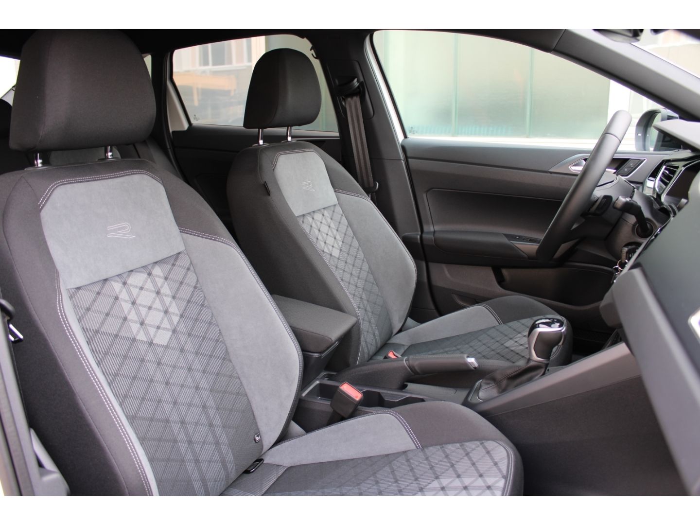 Fahrzeugabbildung Volkswagen Taigo 1.0 TSI R-Line LED ACCSHZ OPF Sportpaket N