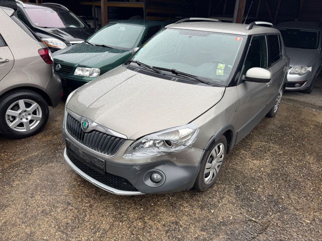 Skoda Fabia Scout 1.2 TSI DSG Tempomat AHK Voll Fahrb.