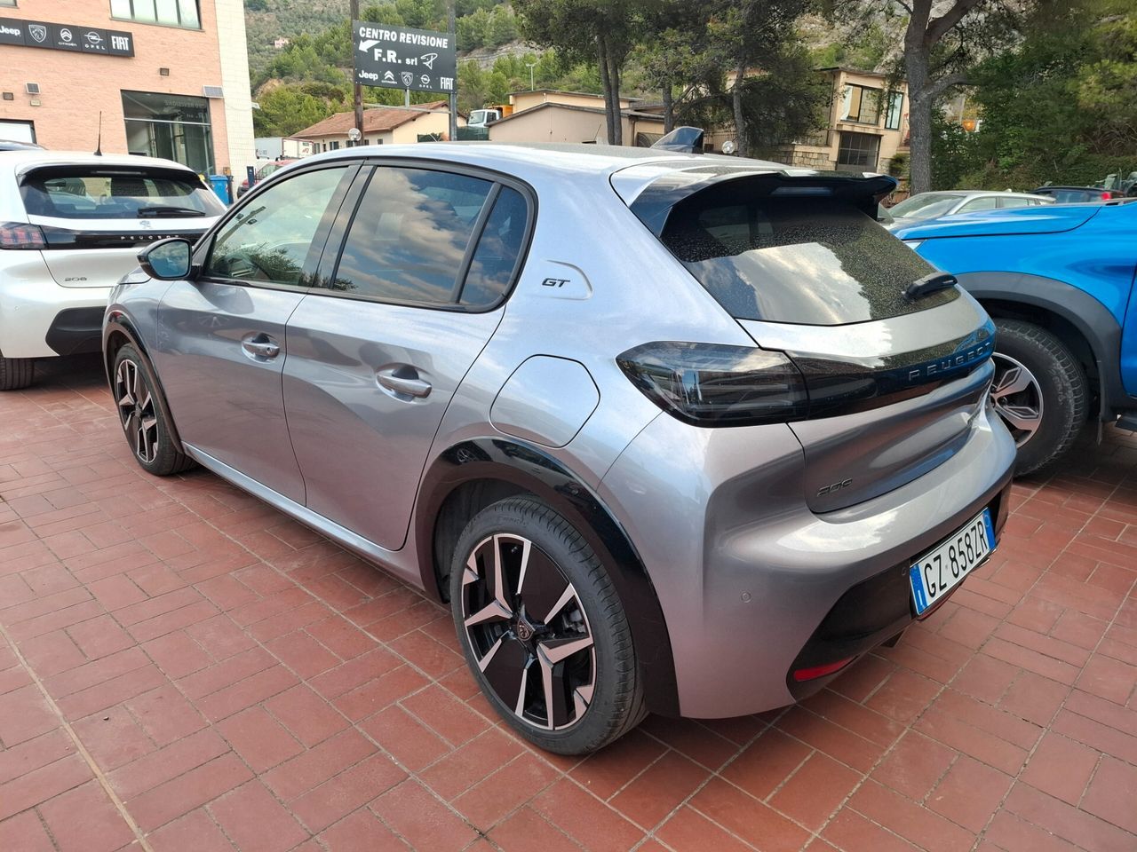 Peugeot 208 Hybrid 145 e-DCS6 GT imagem 3