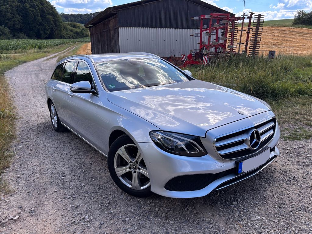 Image of Mercedes-Benz E 220