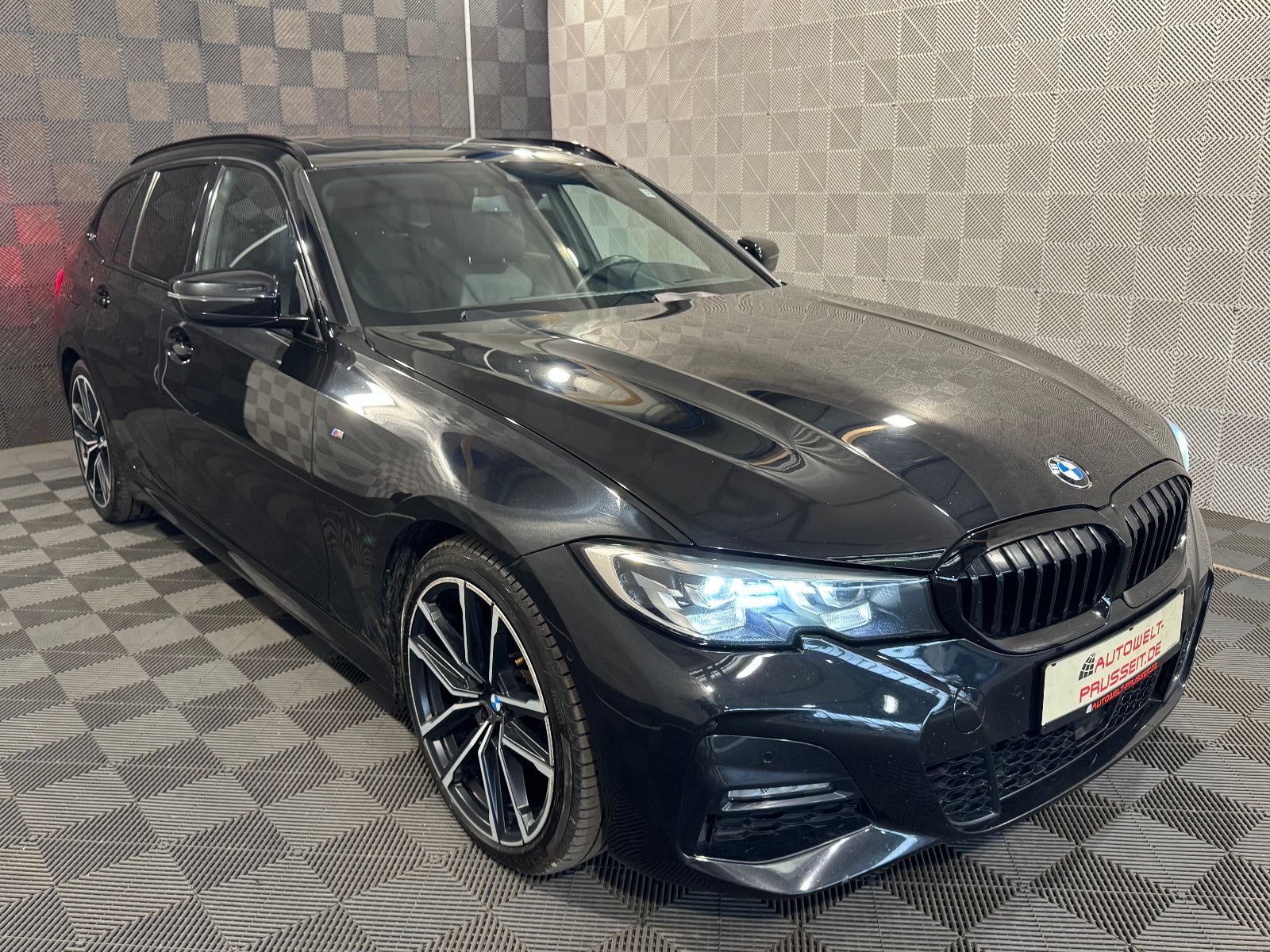 Gebrauchtwagen BMW 320 320 Touring xDr.*M-SPORT*HuD-PANO-ACC-R.KAM-MEMO in Horb am Neckar