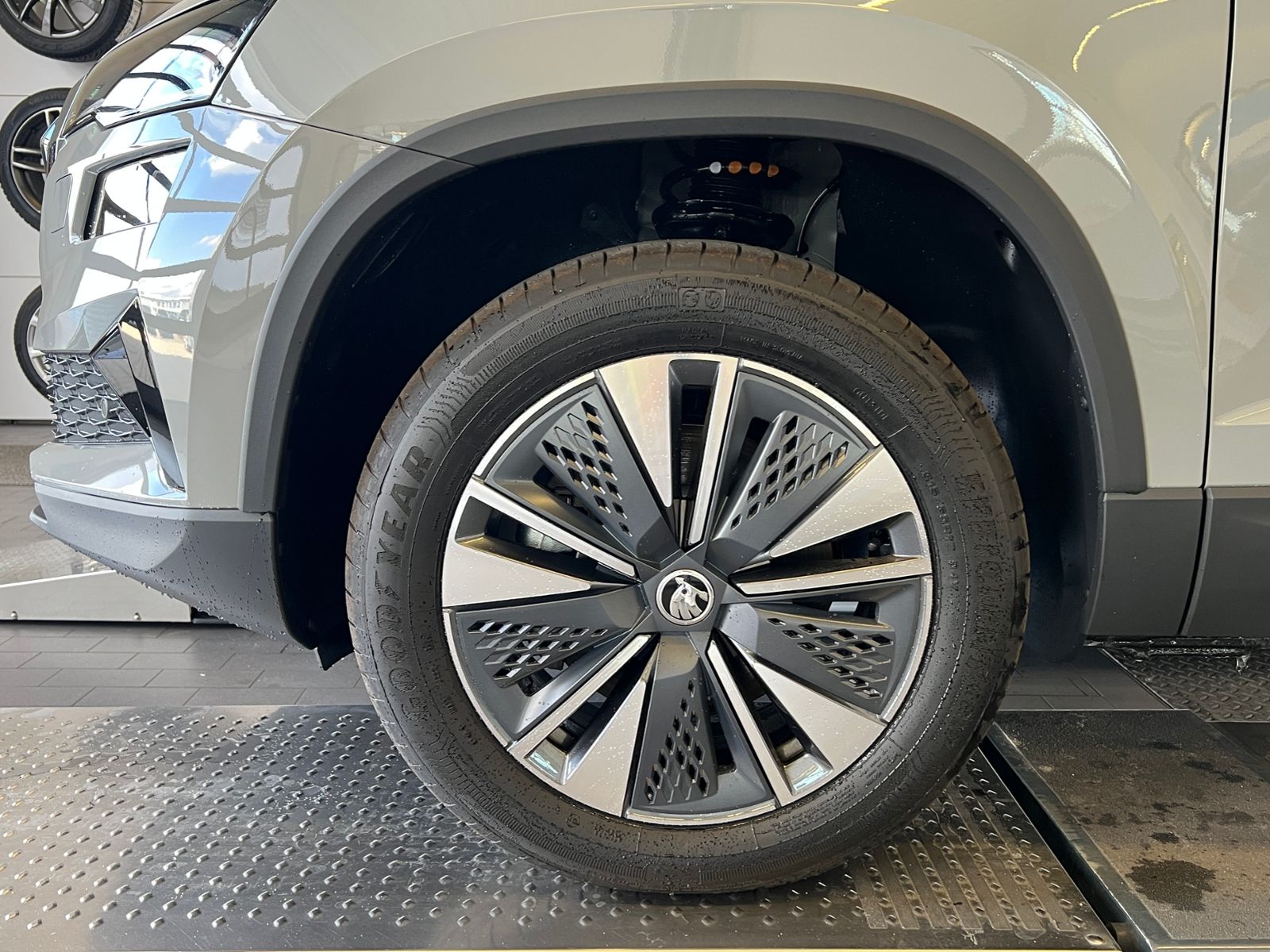 Fahrzeugabbildung SKODA Karoq DRIVE 1.5 TSI DSG *AHK, ACC, LED, Virtual