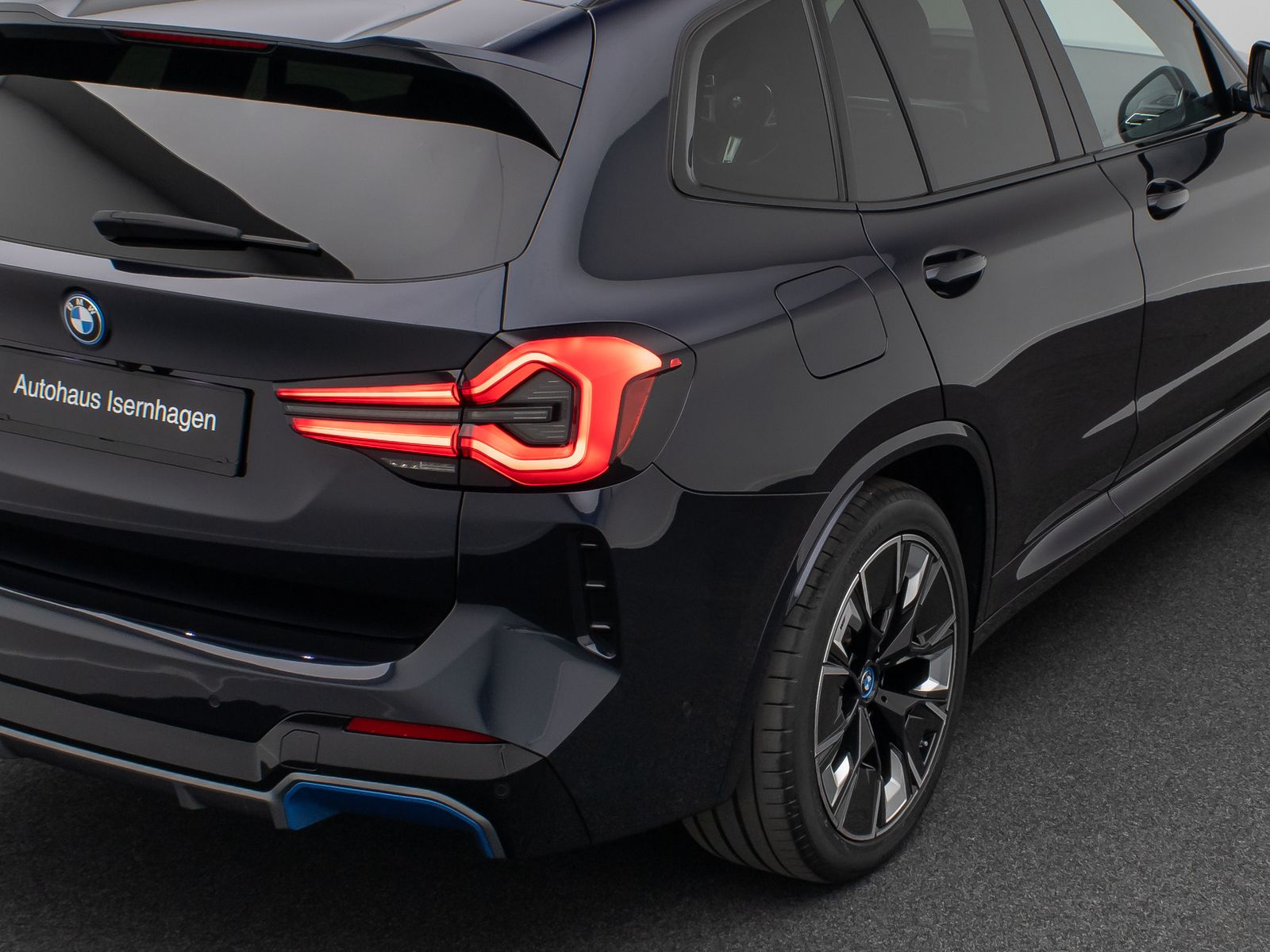 Fahrzeugabbildung BMW iX3 M Sport IMPRESSIVE DAB 360°H/K HUD Panorama