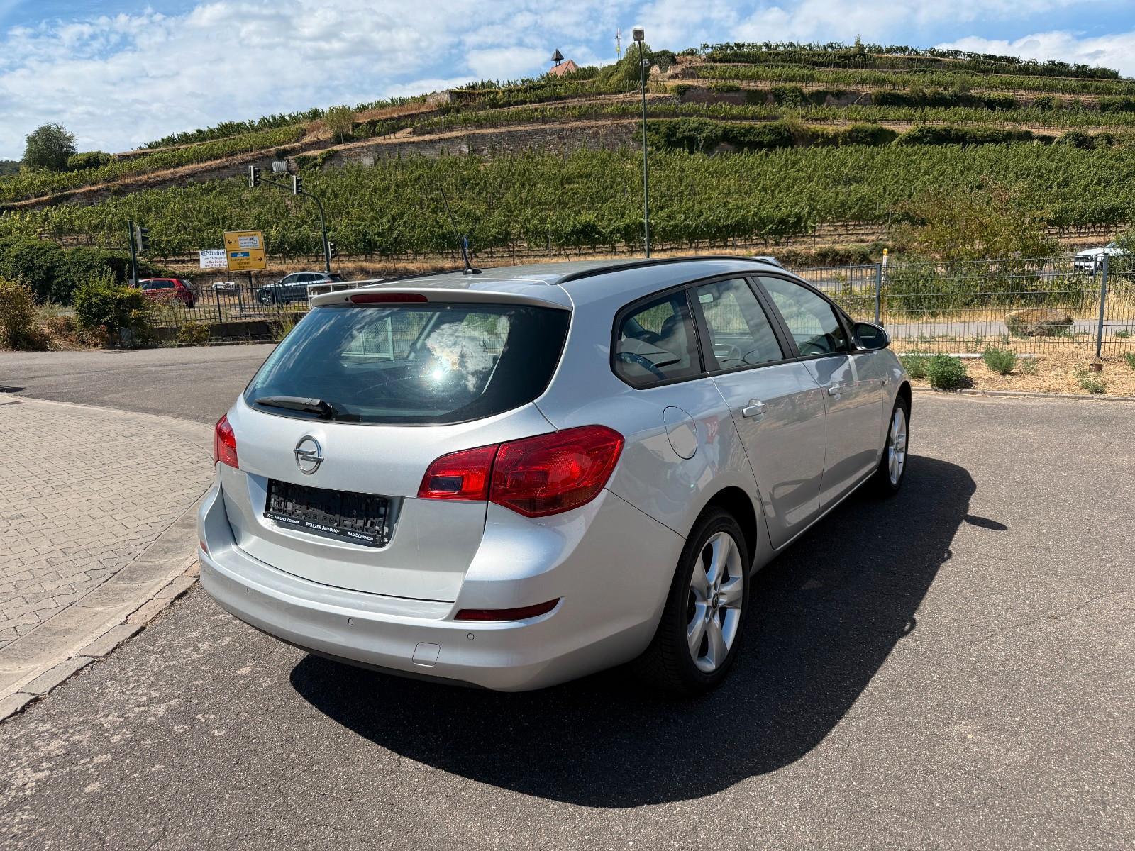 Opel Astra 2010 — photo 5