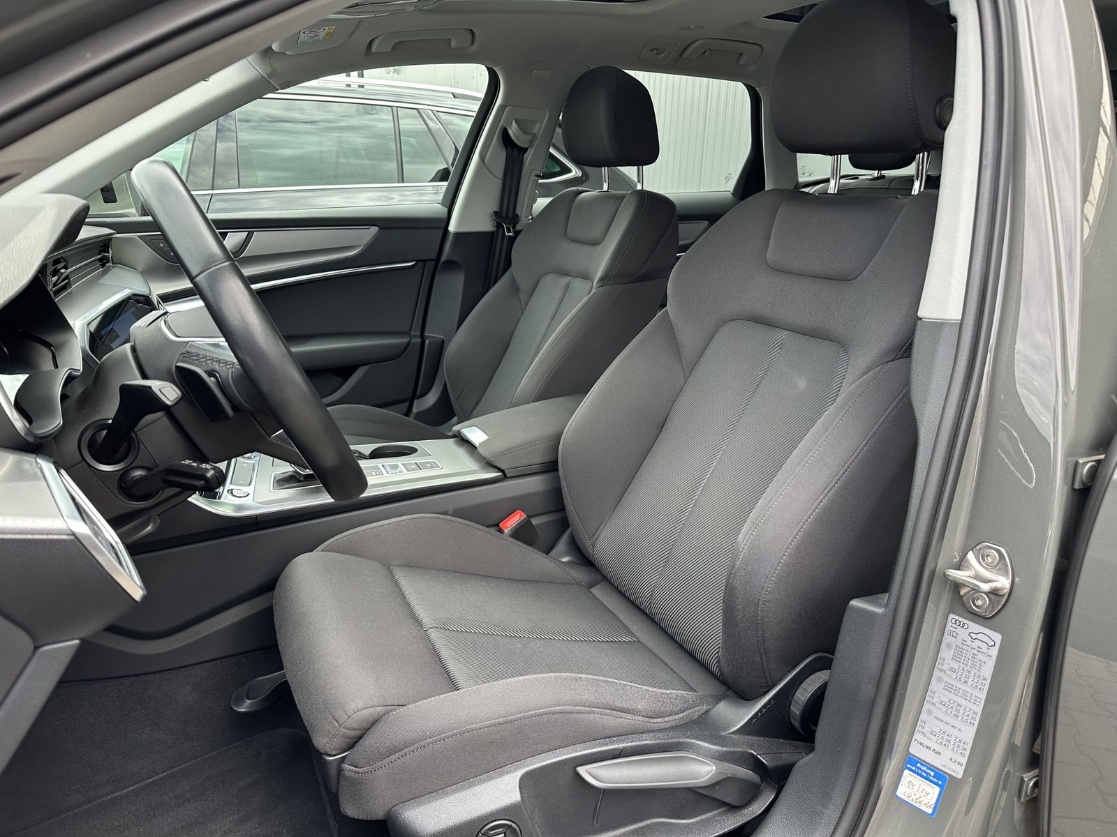 Fahrzeugabbildung Audi A6 Avant 40 TDI Sport NAV+LED+PANO+AHK+SHZ+1HD