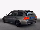 BMW 320i Touring Aut Leder Navi Bi-Xenon PDCv+h AHK - BMW 3er Reihe aus 2009: Kombi