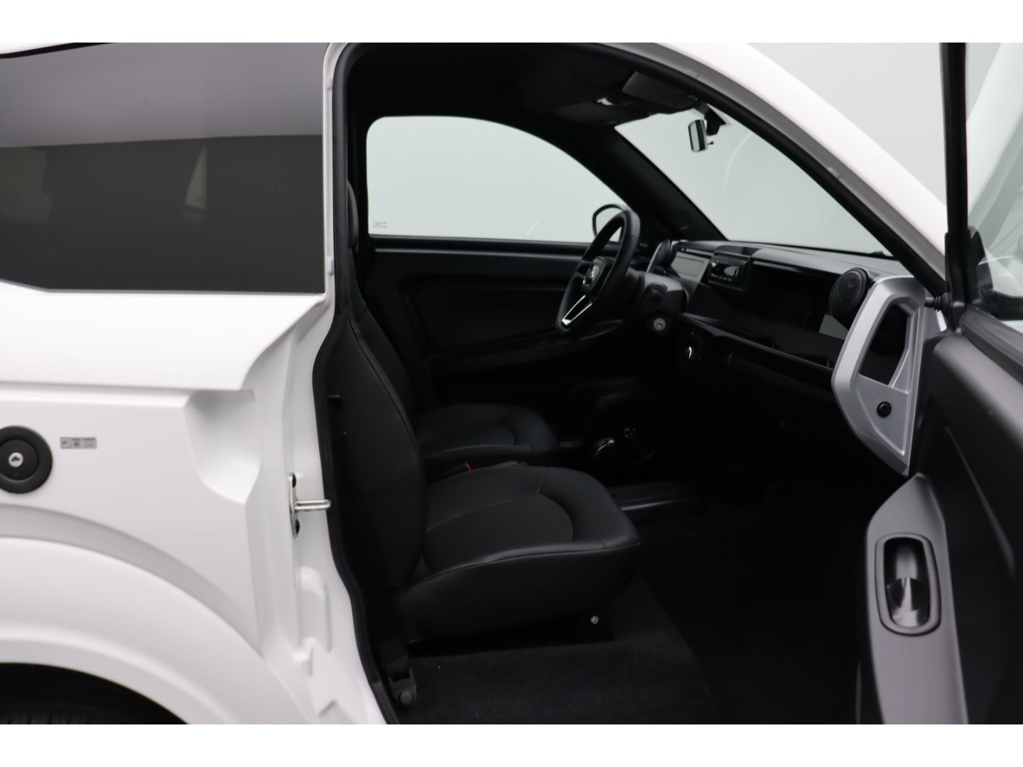 Fahrzeugabbildung Ligier MYLI I.DEAL Fahren ab 15 Leasing 199 Eur. MTL