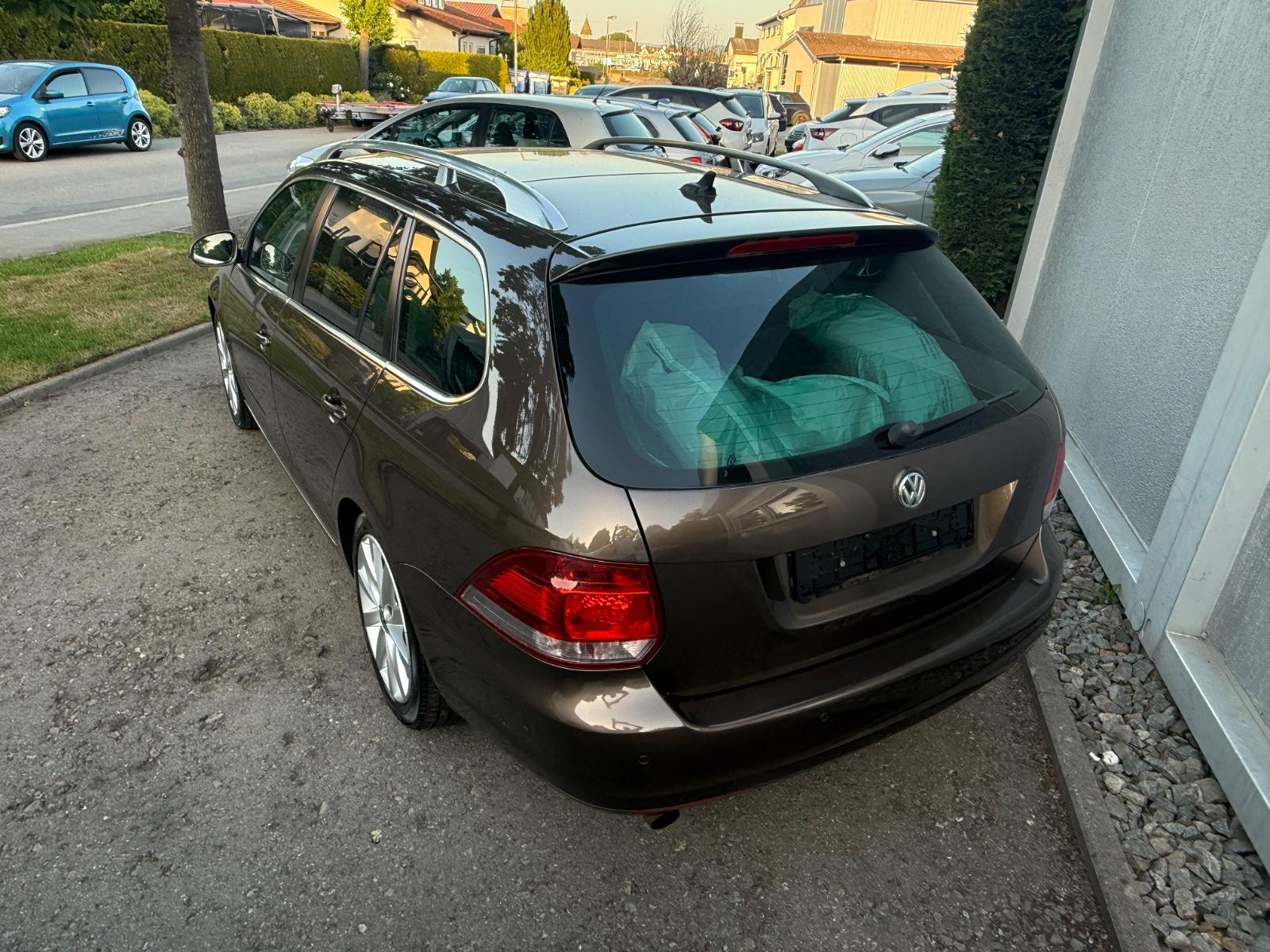 Volkswagen Golf 2010 — engine 1.598 cm³, 105 HP (77kW)