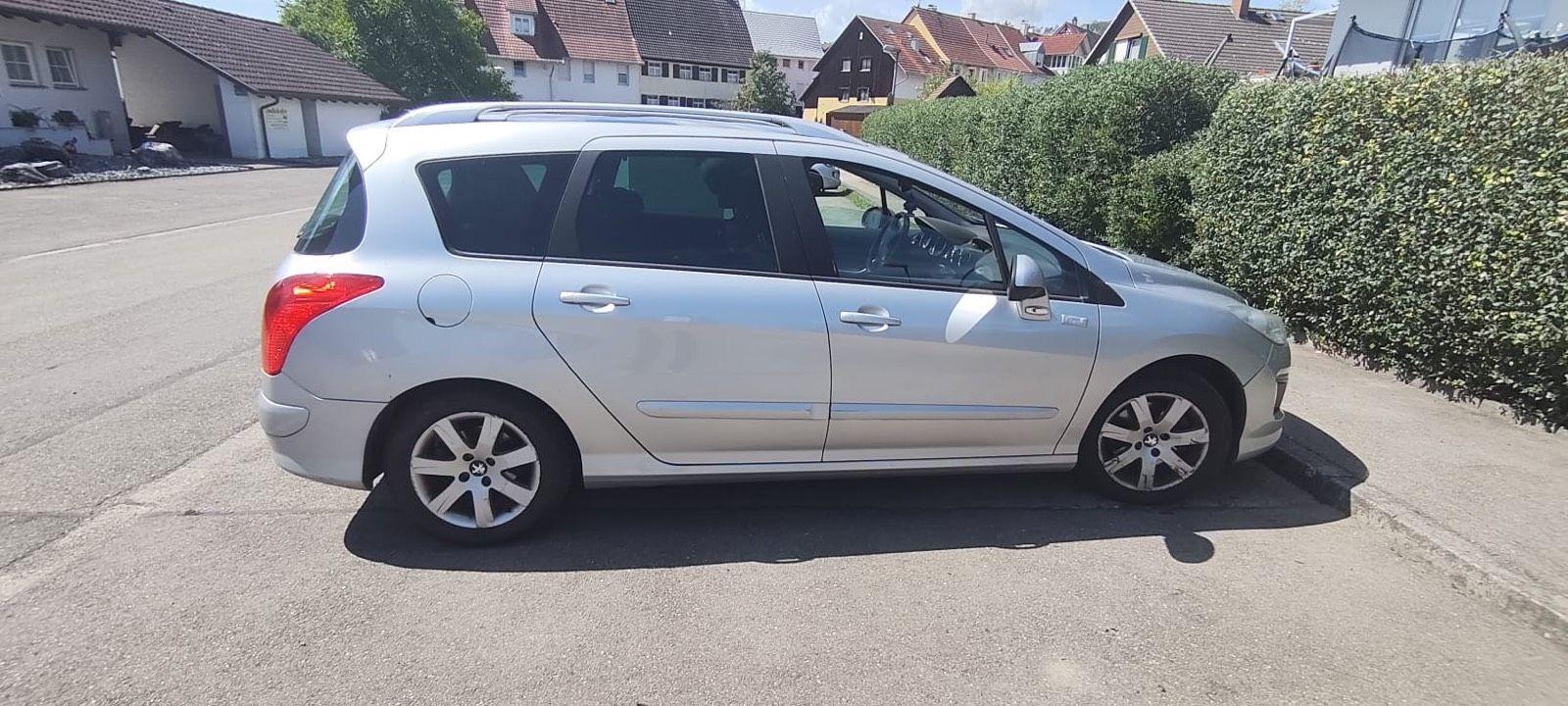 Peugeot 308 2012 — interior