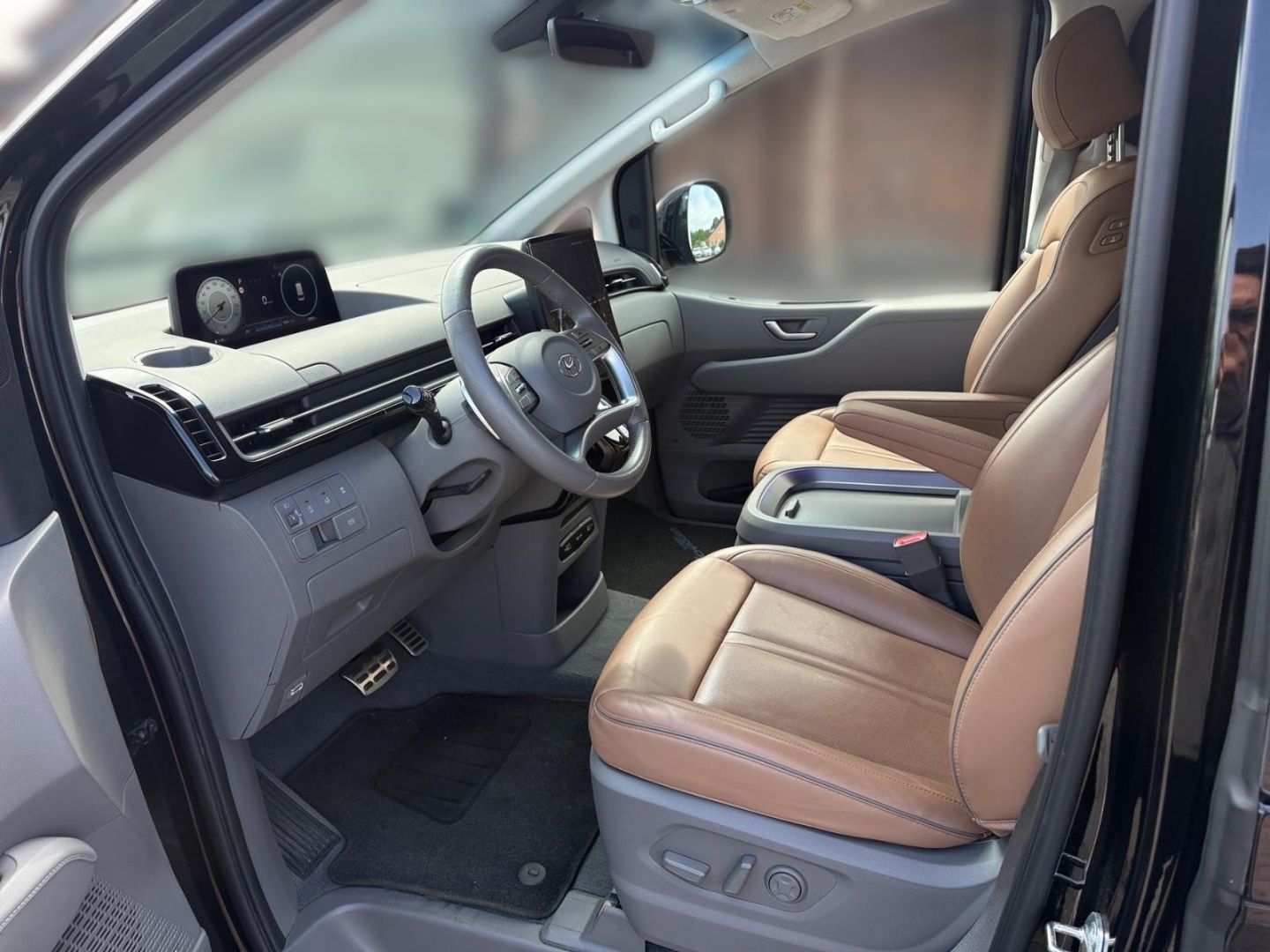 Fahrzeugabbildung Hyundai STARIA Signature 2.2 CRDi 7-Sitzer BOSE+AHK+360°