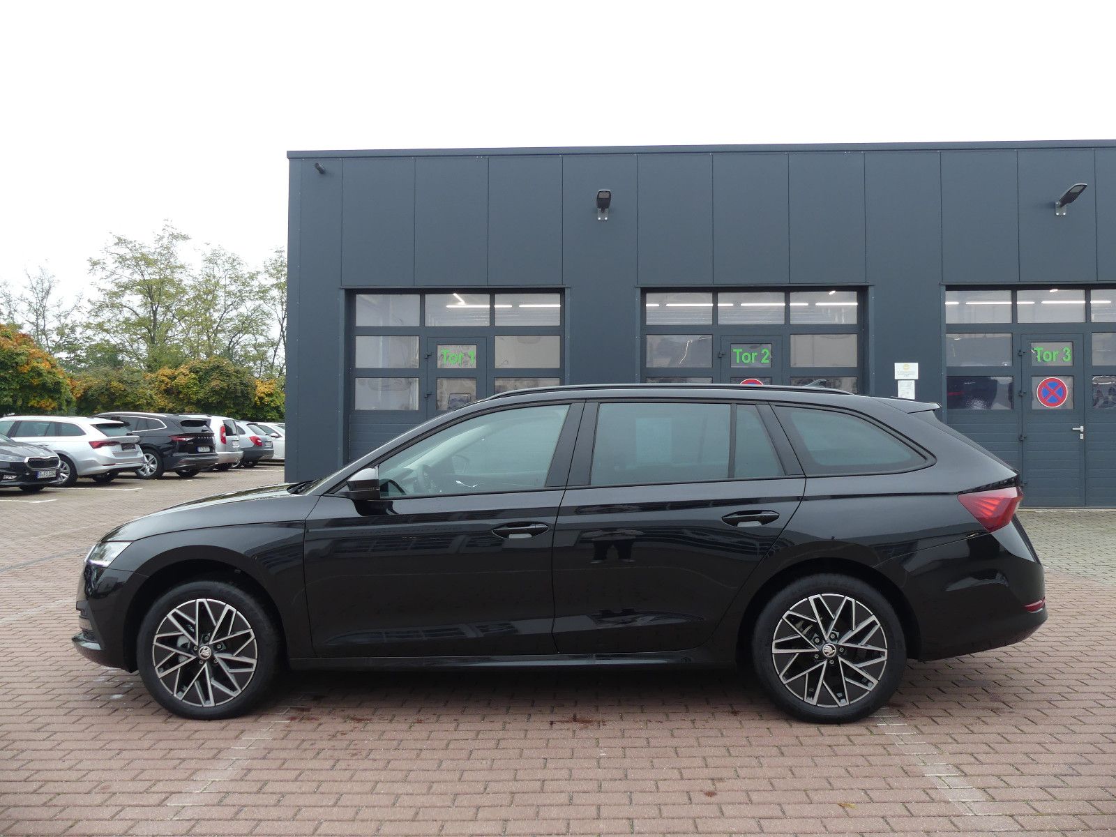 Fahrzeugabbildung SKODA Octavia Combi 2.0 TDI CLEVER *NAVI*ACC*KESSY*BT*