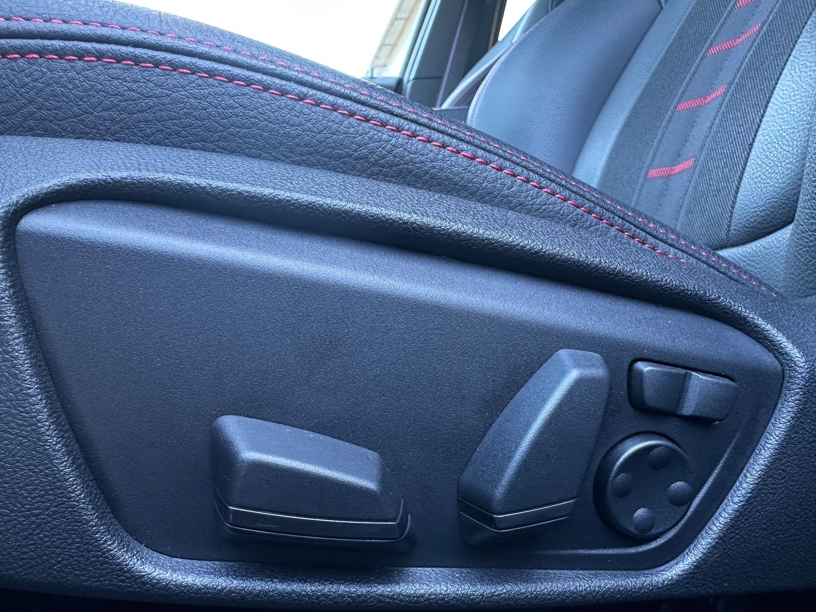 Fahrzeugabbildung BMW 128 ti 5-Türer Sport-Aut. NAV+LED+ACC+MEMORY