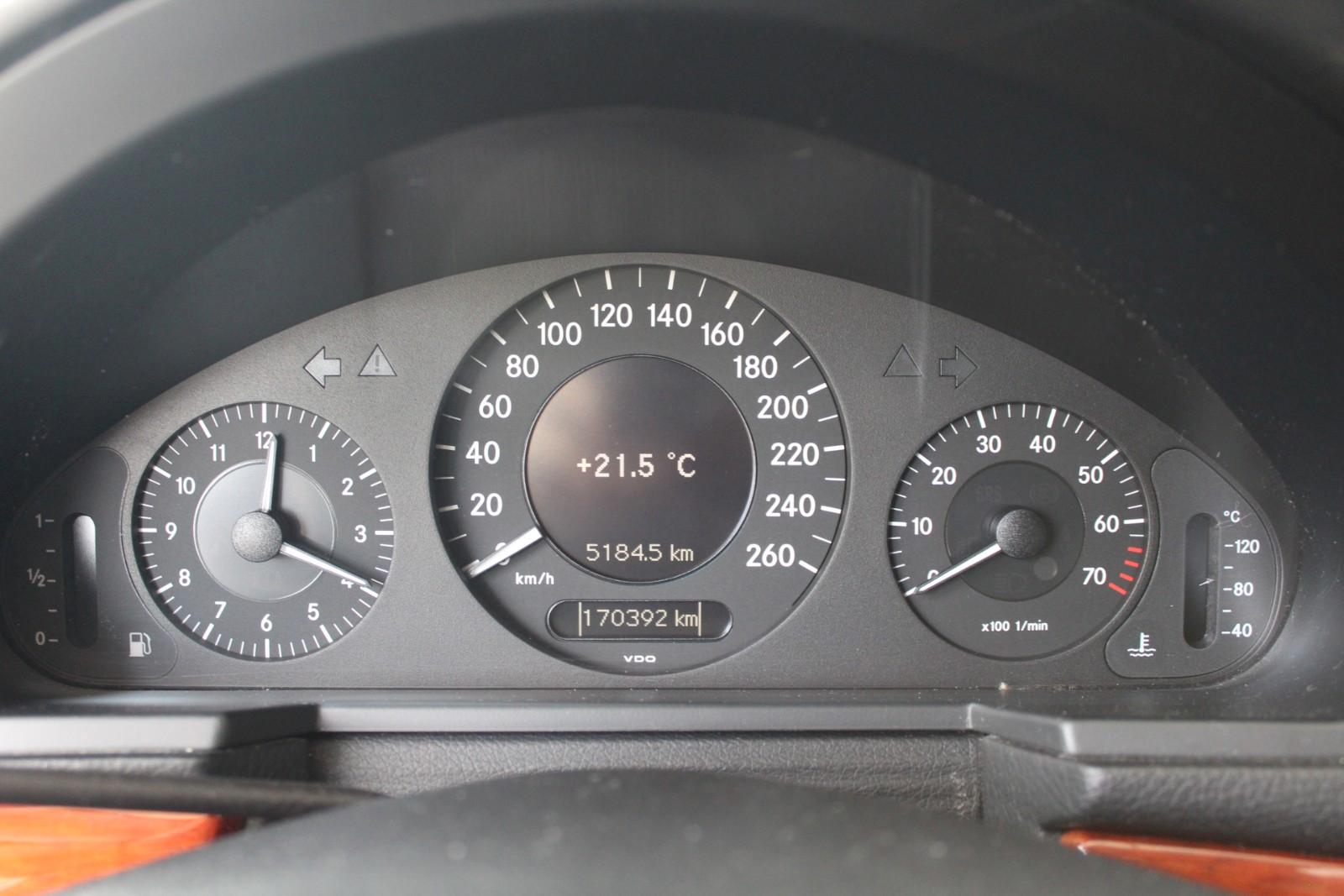 Mercedes-Benz E200 2007 — photo 24