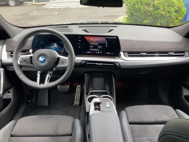 BMW iX2 - Bild 8