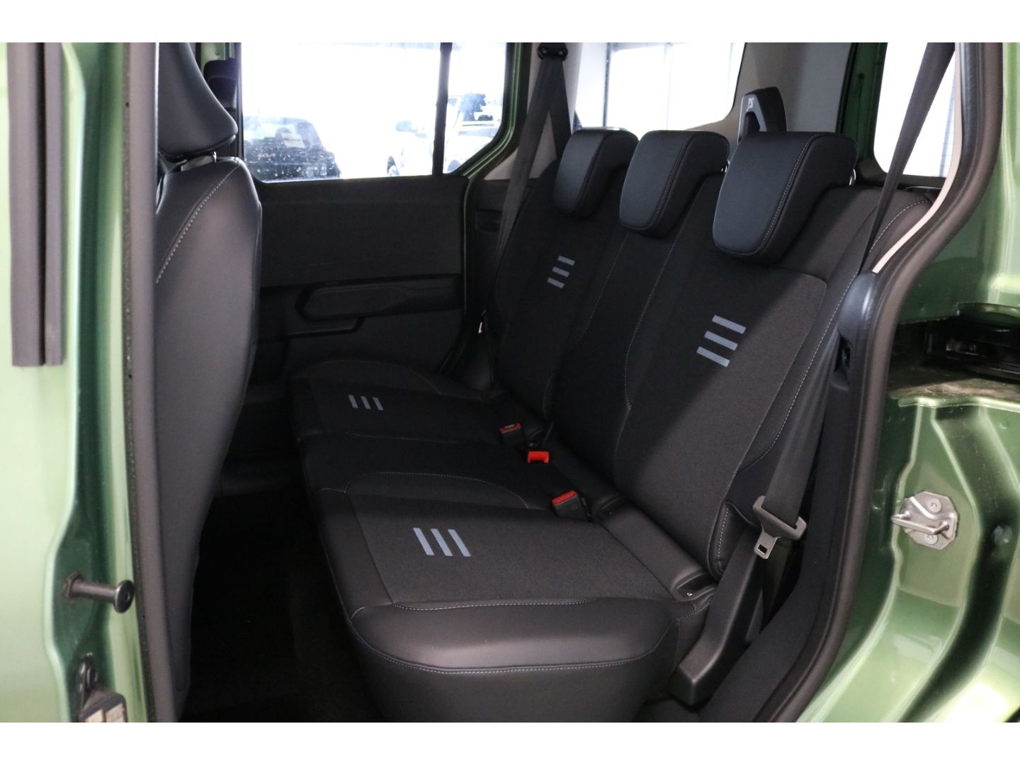 Fahrzeugabbildung Ford Tourneo Courier Active AUTOMATIK,
