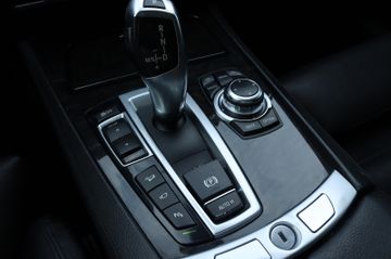 BMW 740d xDrive  HEAD UP+ACC+GSD