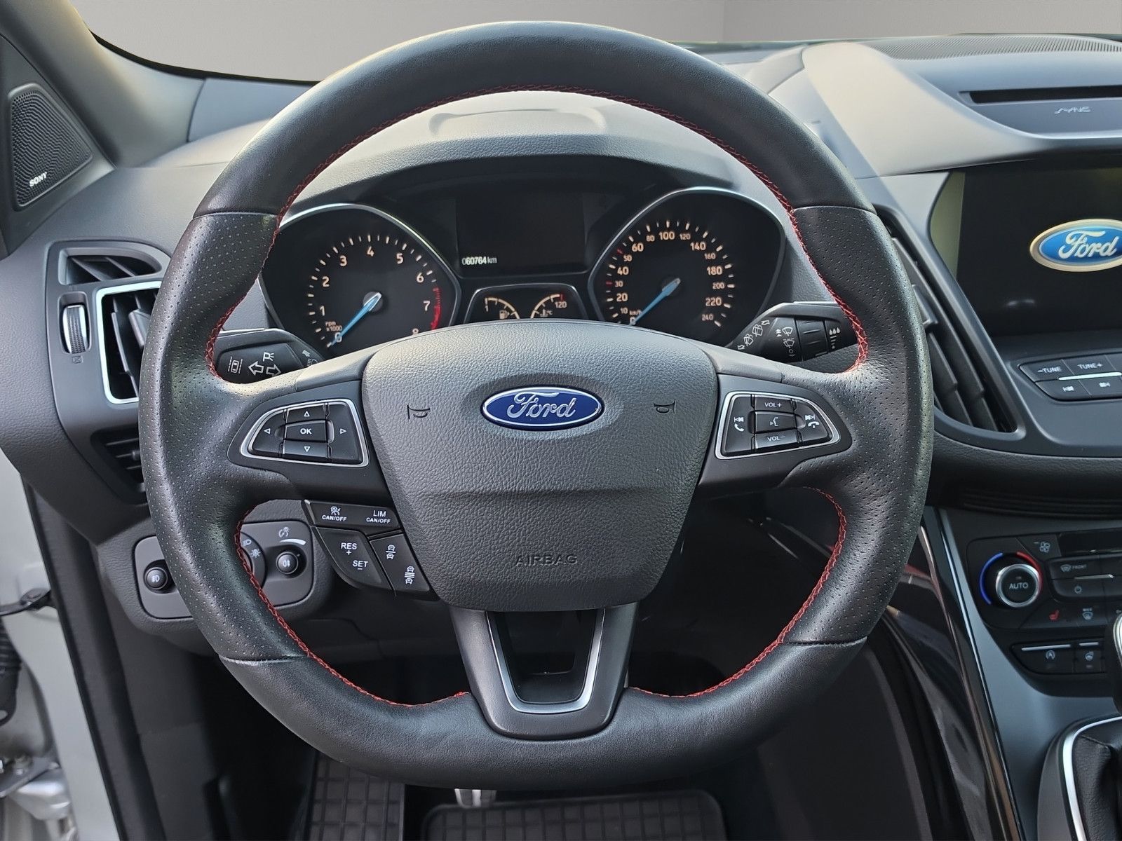 Fahrzeugabbildung Ford Kuga ST-Line Panorama-Dach Kamera Alcantara AHK