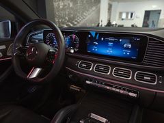 Fahrzeugabbildung Mercedes-Benz GLE 350 de Coupe 4M *AMG-LINE* (PANO/HUD/DIST/BU