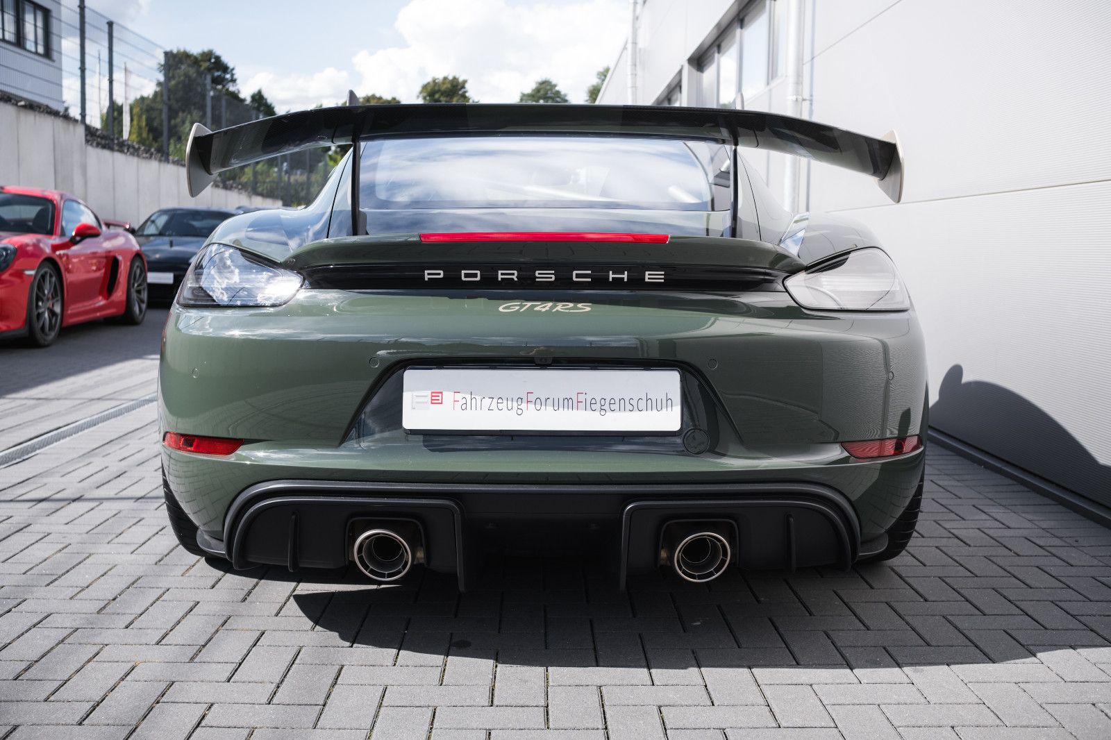 Fahrzeugabbildung Porsche 718 GT4 RS-PTS-Sonderwunsch-Weissach-Lift